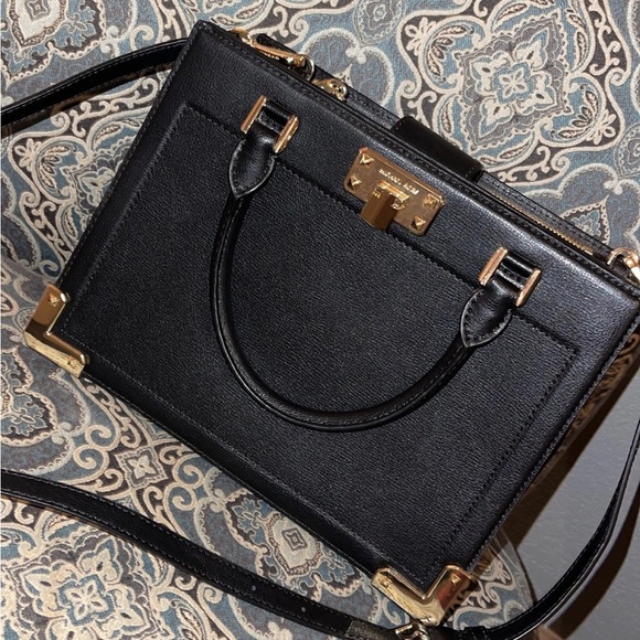 Michael Kors Kinsley Accordian, Satchel and wallet!! NWOT - Picture 9 of 9